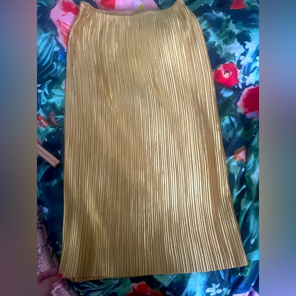 Anthropology gold skirt. NWT. Excellent condition.